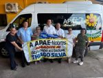 Deputado Thiago Silva entrega nova van para a Apae de Nobres