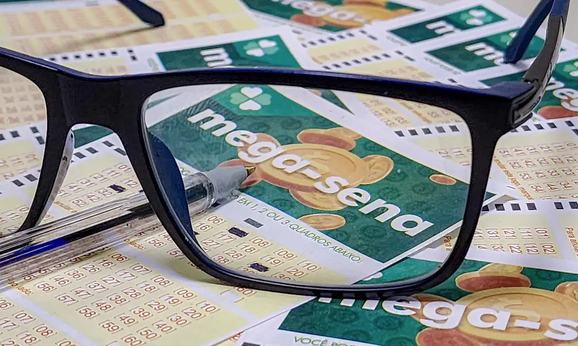 R$ 100 milhões esperando um novo milionário! Mega-Sena acumula e promete mudar vidas neste sábado.