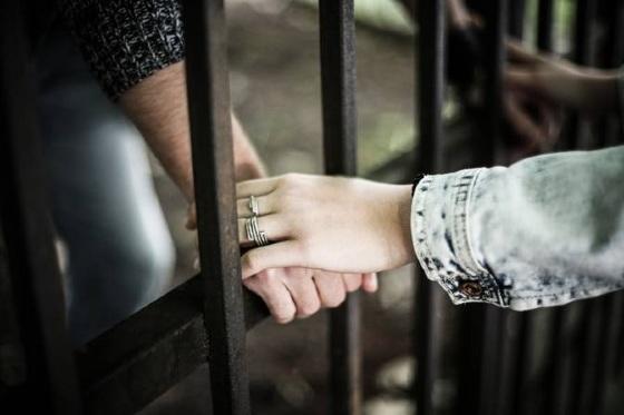 Visitas íntimas podem acabar para condenados por crimes graves em MT