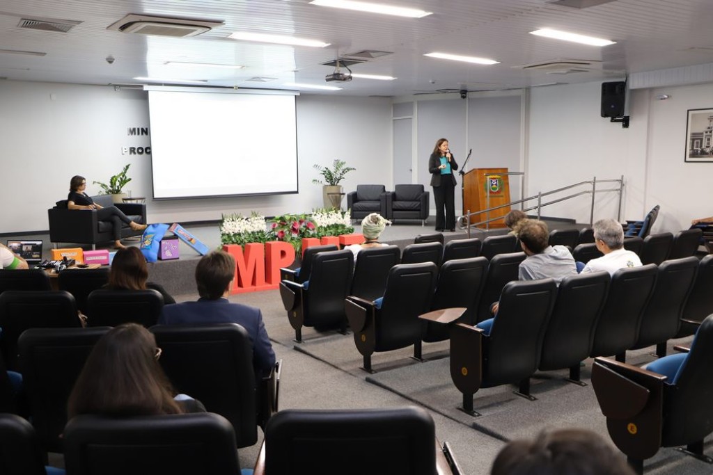 por ANA LUÍZA ANACHE